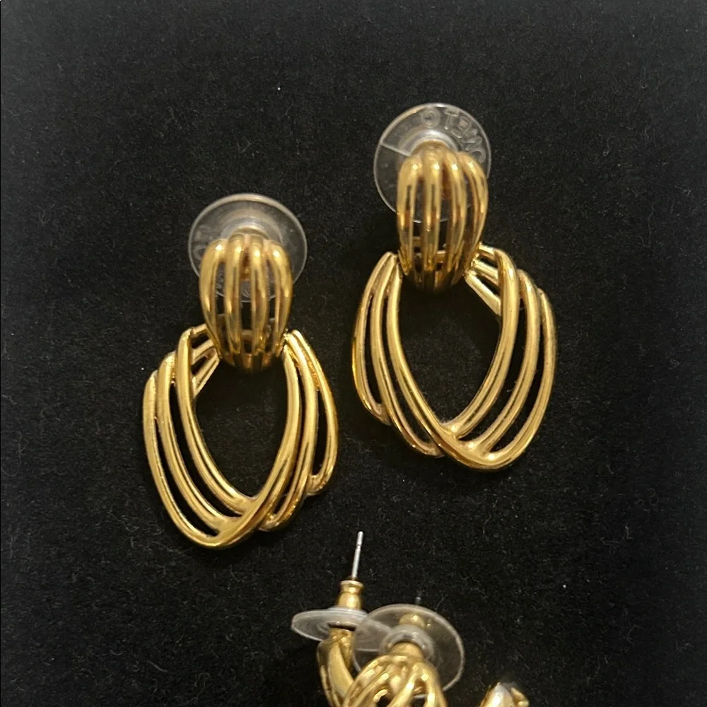 Two Pairs of Elegant Gold Earrings - Picture 2 of 4